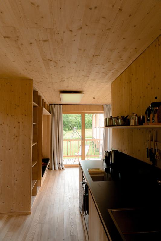 Wohnküche aus hellem Holz