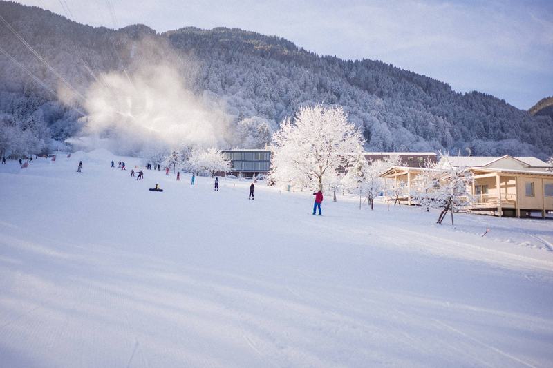 Talabfahrt vom Golm neben den Chalets